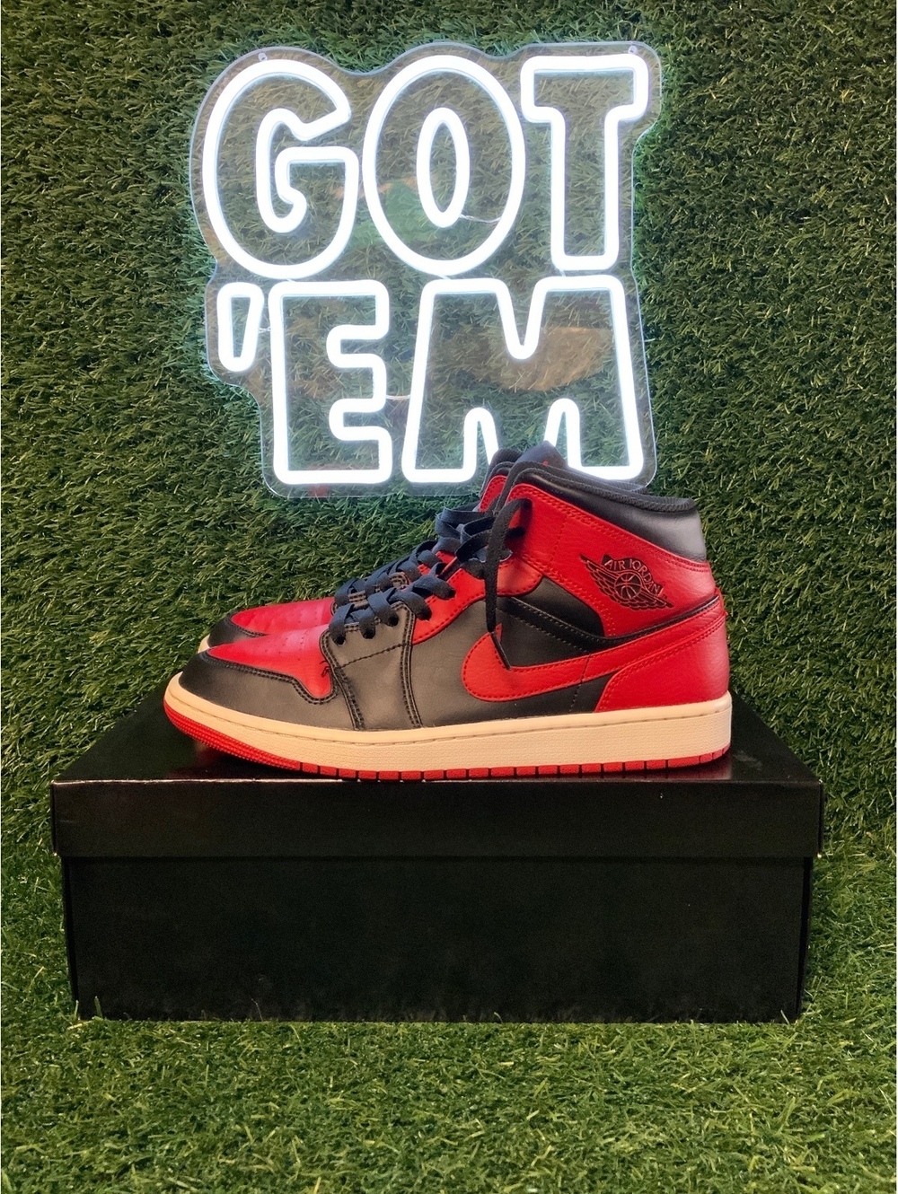 Air Jordan 1 Mid Banned Bred 554724-074 Men’s Size 10